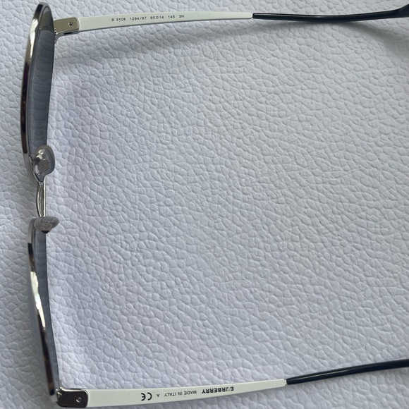 Burberry sunglasses - Picture 2 of 5